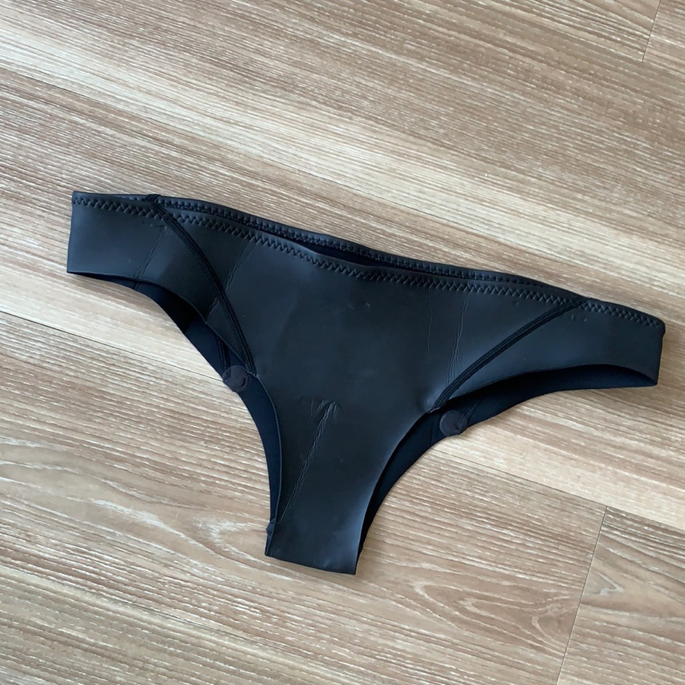 Duskii women’s size medium bikini bottom